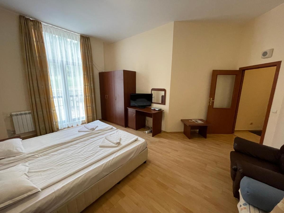 Persey Flora Apartments 보로베츠 외부 사진