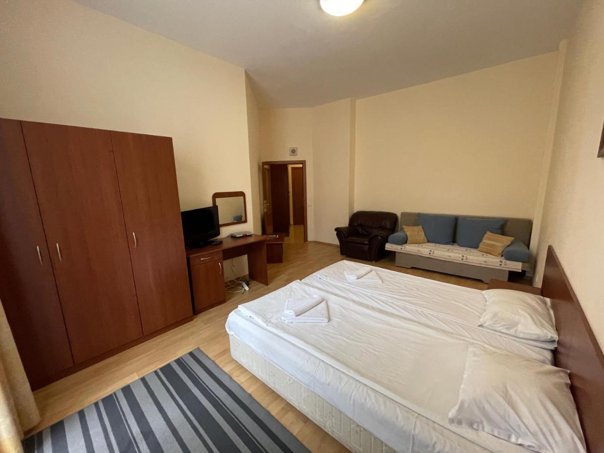 Persey Flora Apartments 보로베츠 외부 사진