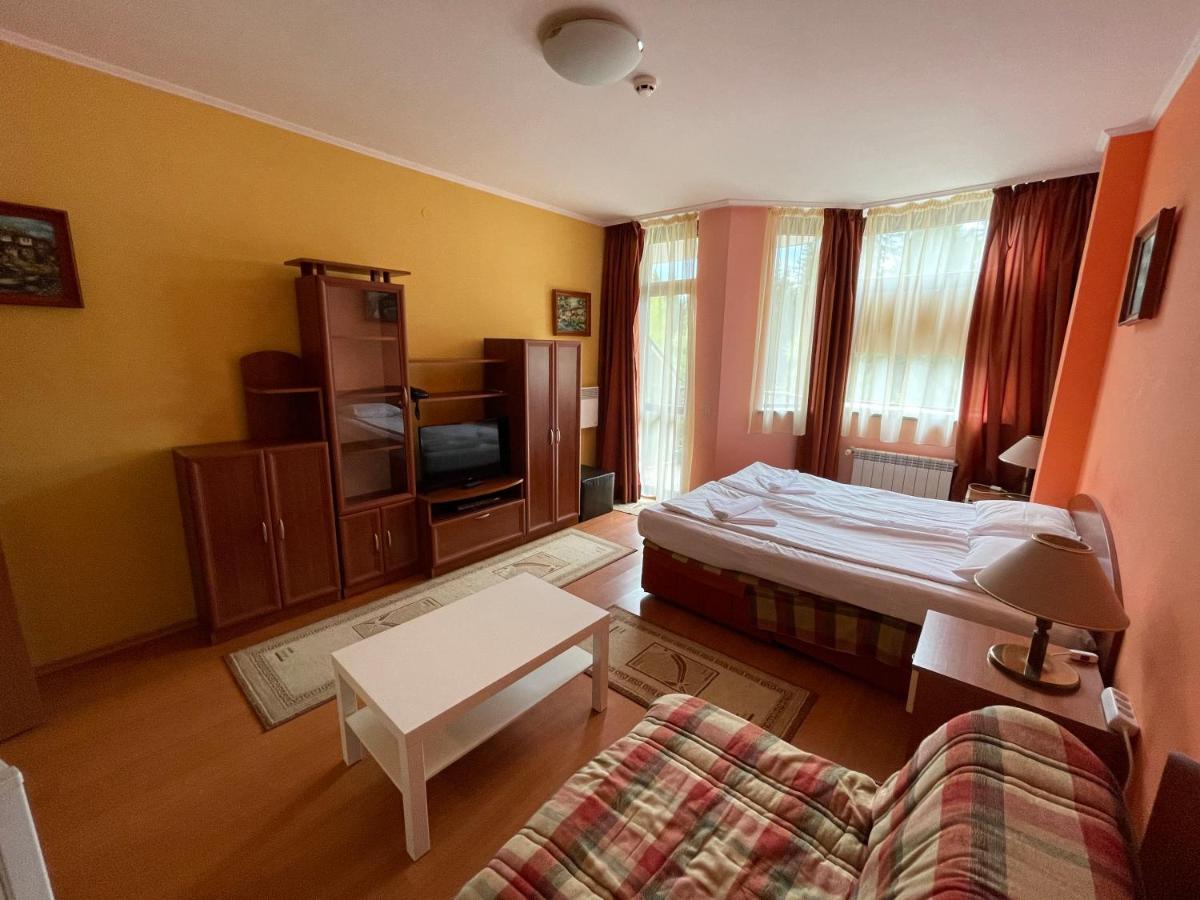 Persey Flora Apartments 보로베츠 외부 사진