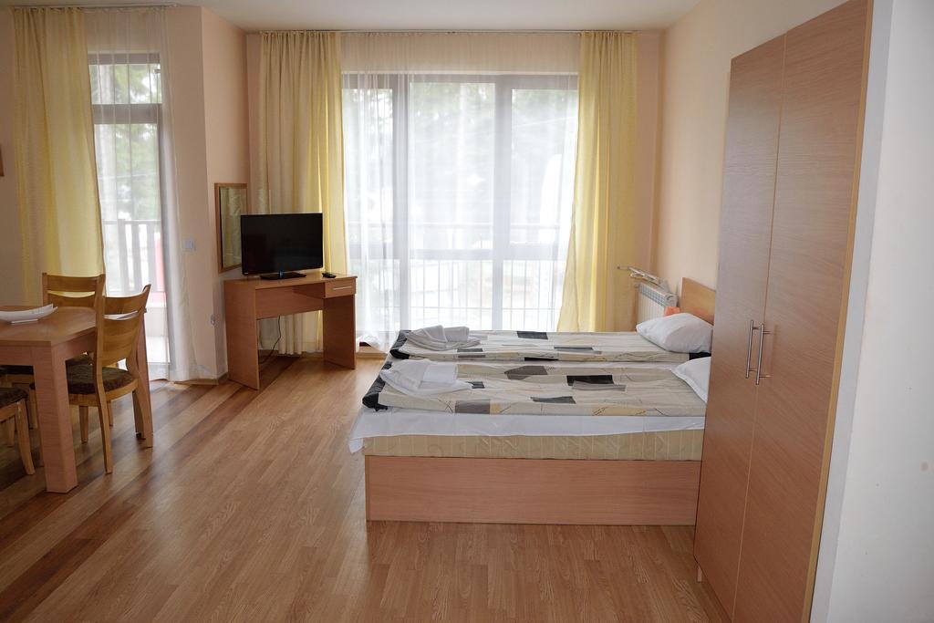 Persey Flora Apartments 보로베츠 객실 사진